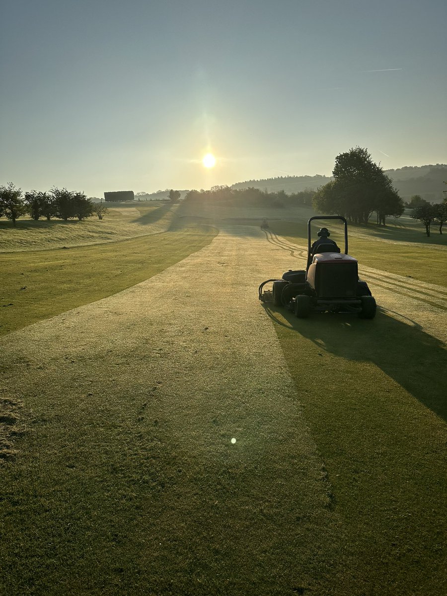 Teamwork makes the dream work! <a href="/OgbourneDownsGC/">Ogbourne Downs GC</a>