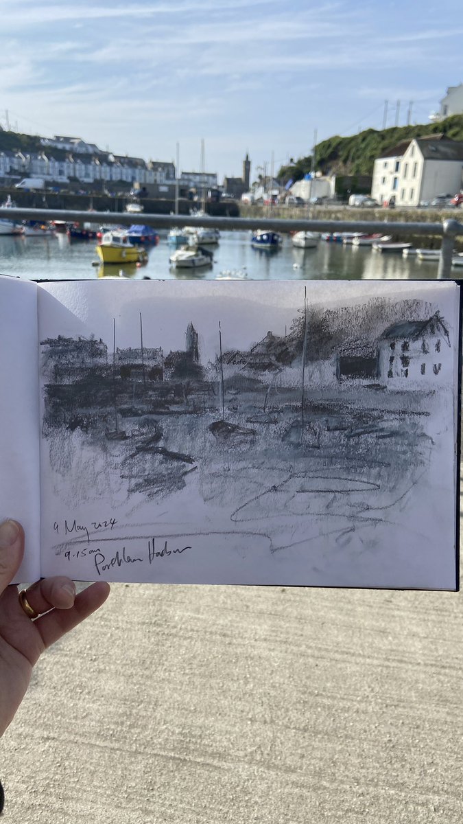 Quick sketch this morning in Porthleven before a workshop with the local art society. Art Graf water soluble graphite #art #sketch