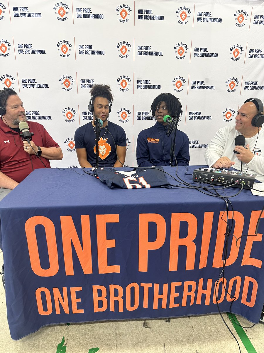 On air w/ @cleats2whistle with @D3lshawn & @Adrian__Lee 

#OnePrideOneBrotherhood #JoinThePride