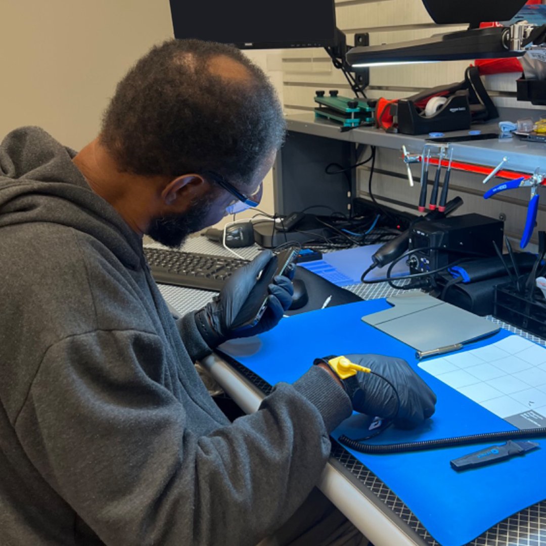 Another phone repair in progress by one of our WISE Certified techs at our New Orleans store! 📱✨

🏪 Visit the store at 506 Saint Andrew St in New Orleans, LA if you need your device repaired quickly & professionally!
#devicerepair #screenreplacement #iphonerepair #phonerepair