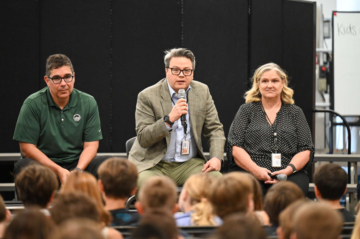 A big thank you to Paradise Valley Mayor (and SUSD graduate) Jerry Bien-Willner and his team for visiting @CherokeeSUSD! It was an insightful discussion where students learned about the various duties of the Mayor and other departments. @ParadiseVallAZ