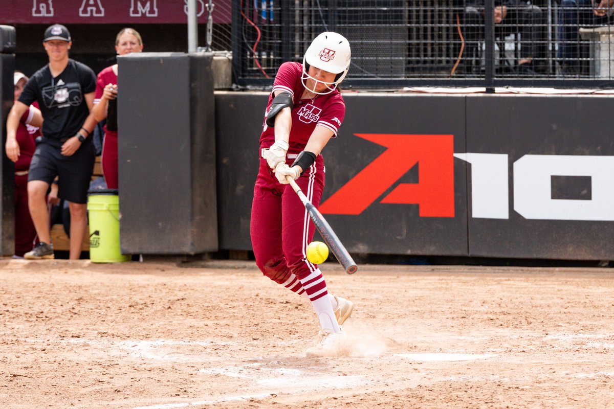 UMass comes out hot 🔥 Three in the first to take a 3-0 lead! #A10SB 🥎