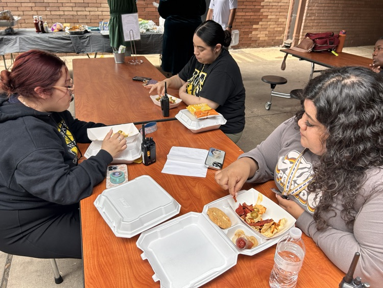 Day #4 of Teacher Appreciation Week | Hot Dog and Nacho Bar! Our teachers ROCK! #CubNation | @Alief_Middle @PrincipalLopez9 @Sroninub2Newby @AliefISD @DrSWBostic @amscubfam @aisdsupe @drjyandrews #PurposePassionPride