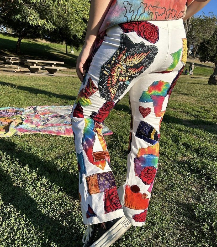 Jasmine_dement's tweet photo. 🧵 of all of my 1 of 1 patchwork pants i’m selling 
FIRST PAIR 🌹🕊🪡 $125 https://t.co/DHAxJajPxR