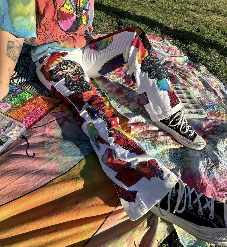 Jasmine_dement's tweet photo. 🧵 of all of my 1 of 1 patchwork pants i’m selling 
FIRST PAIR 🌹🕊🪡 $125 https://t.co/DHAxJajPxR