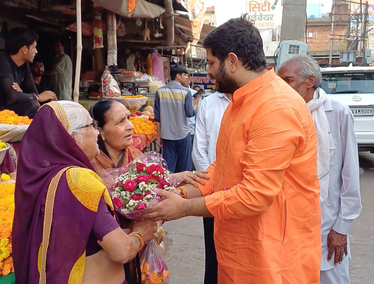 मातृ-शक्ति का आशीर्वाद ही मेरी ताकत है, @Rao_InderjitS जी के चुनाव प्रचार के दौरान मिले स्नेह का आभारी हूँ ! #FirEkBaarModiSarkar