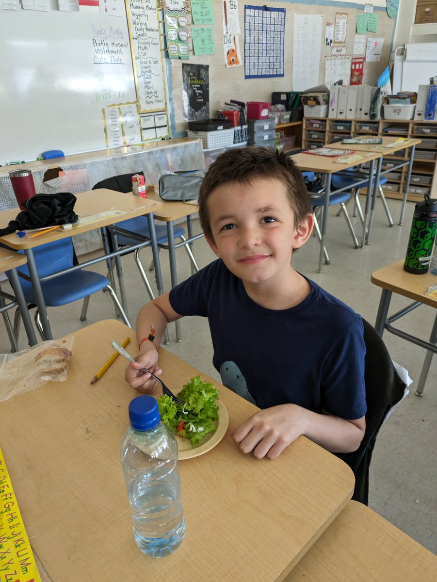 Check out this cool salad party put on by the Eco Team at Athlone School, part of @epsb. It is amazing to see the sense of pride in these students as they watch their efforts turn into delicious, healthy food. 🥗🌱 #healthykids #eatyourveggies
