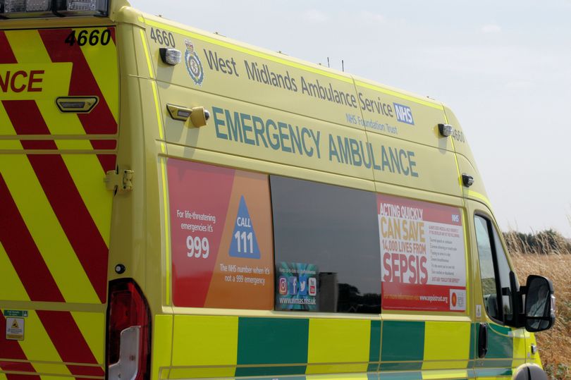 Man dies after early morning motorway #Crash 🔗 uk.news.yahoo.com/man-dies-early… #Accident #M40 #Police #Van #truckingNews