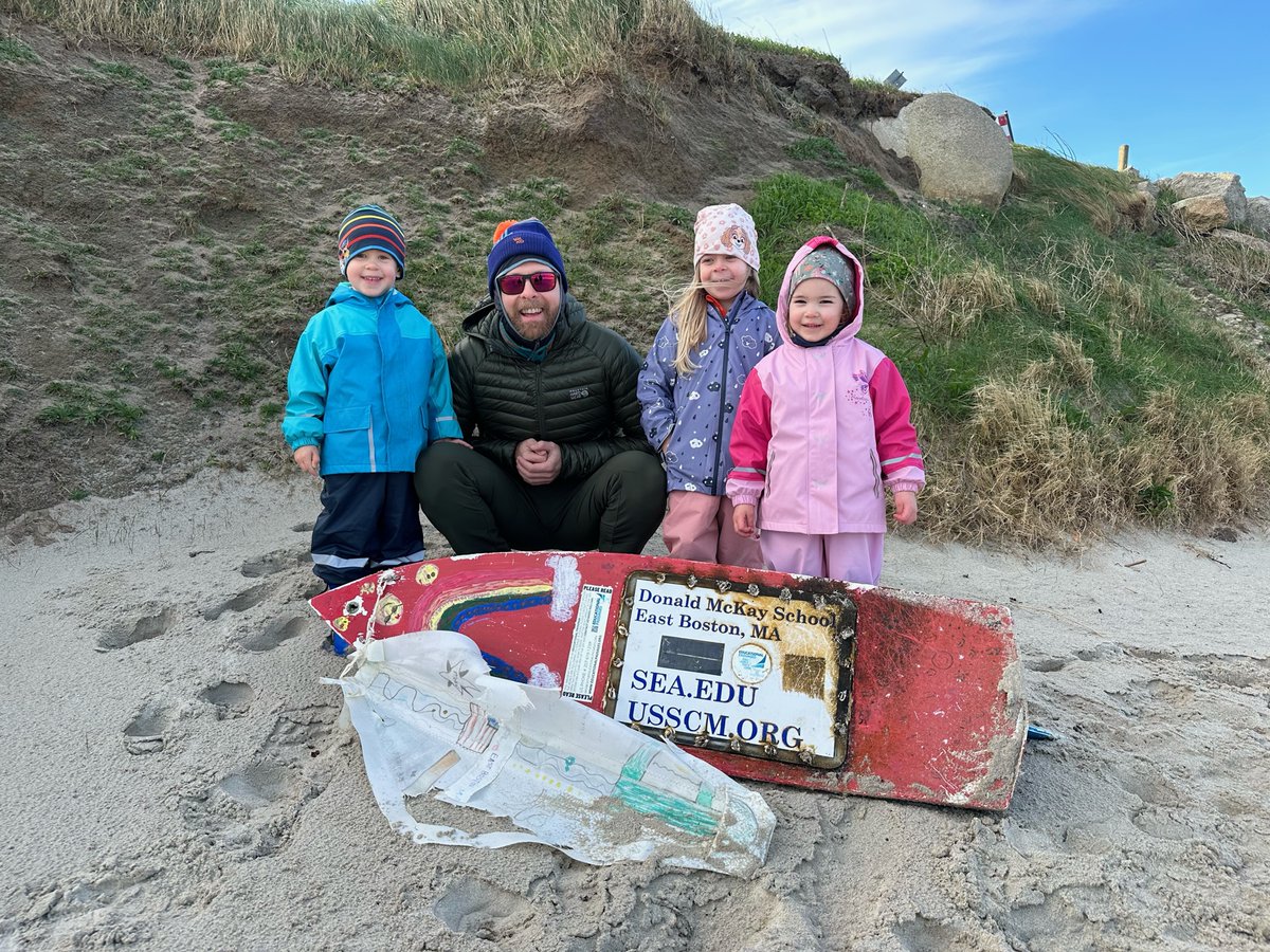 2 /3 After the boat's GPS stopped reporting, a Hungarian family on vacation in the area watched it come in with the tide! The Matyas family moved it above the tide line and emailed us photos! 📸 Courtesy of the Matyas Family