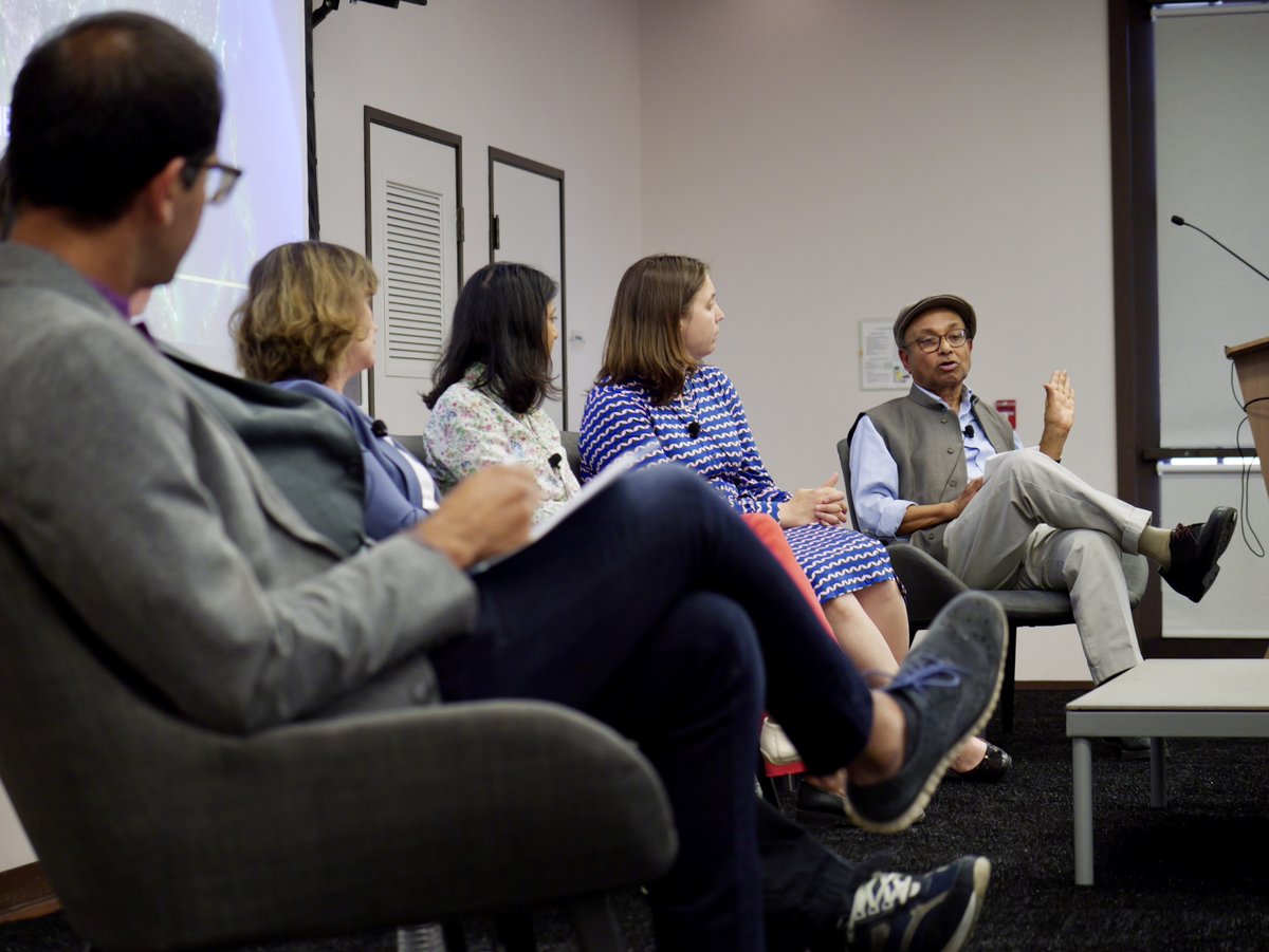 GPS_UCSD's tweet image. Our esteemed @GPSIndiaCenter panel is now taking questions! Getting into a dialogue and exploring India's economic prospects. The community voice matters — join the conversation! 📸 Here's a peek #IndiaEconomy #QandASession