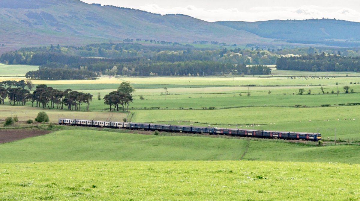 Approaching Thankerton, just south of Carstairs, 5Z05 @RailVaramis empty stock movement from Mossend to Willesden 09.05.24