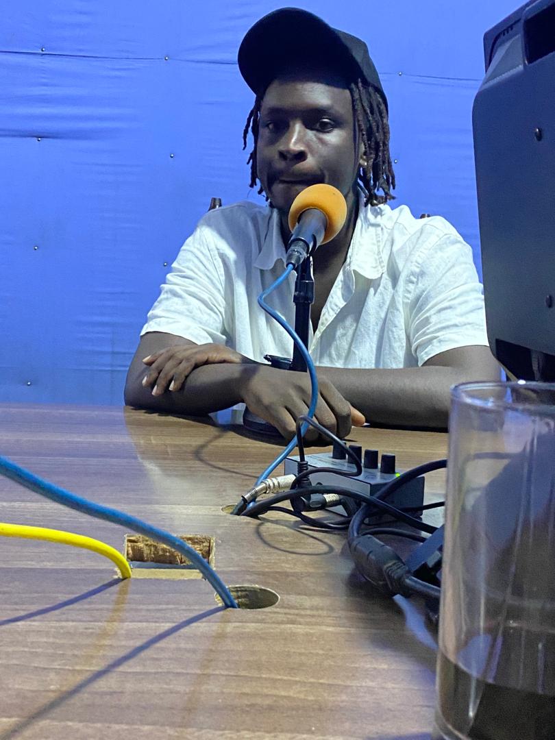 izerefmrumonge's tweet photo. Des artistes #Burundi-ais dont B. Face sont acceuillis aux studio de  @izerefmrumonge ce jeudi. C'est dans le cadre des préparatifs de la compétition #IzereAward2024. https://t.co/XWAF1hhqGx