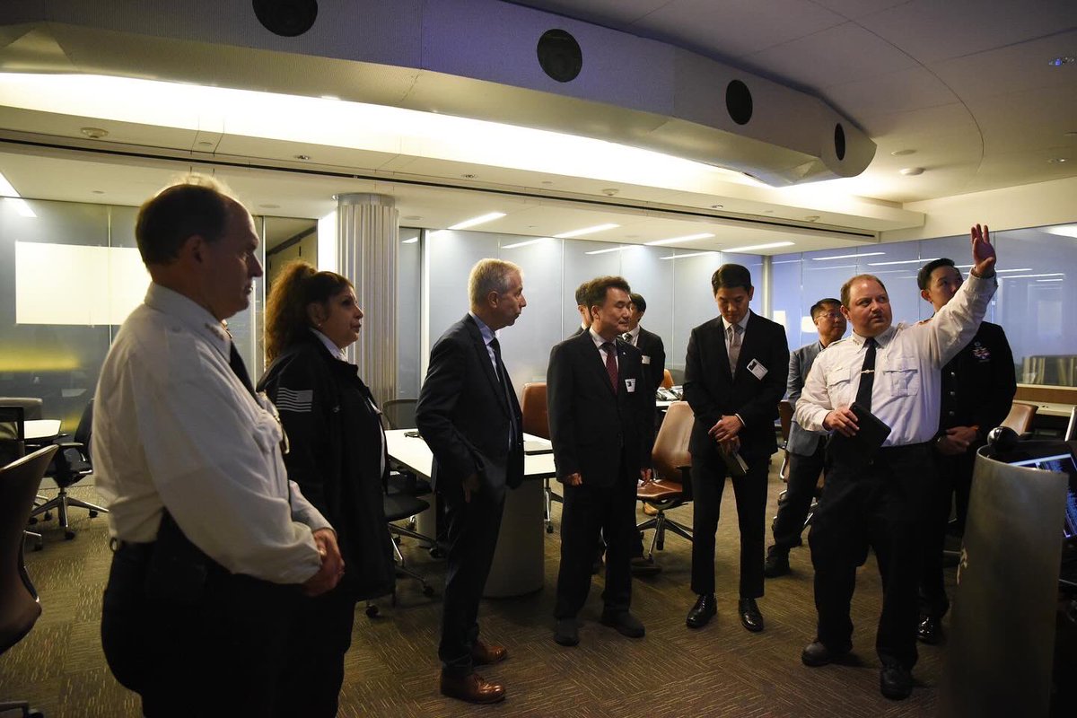 Last Thursday, the South Korean National Fire Agency visited FDNY Headquarters in Brooklyn and met with FDNY officials. They discussed potential collaborative opportunities and gained insights into the management practices of the FDNY.