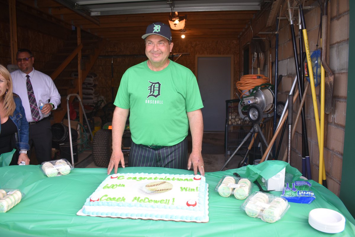 ⚾️ Congratulations to Dwight High School baseball head coach Jerry McDowell on his 6⃣0⃣0⃣th career #IHSA victory earlier this week! Jerry has over 1⃣,0⃣0⃣0⃣ career victories during his time as a high school, junior high, and minor league coach!