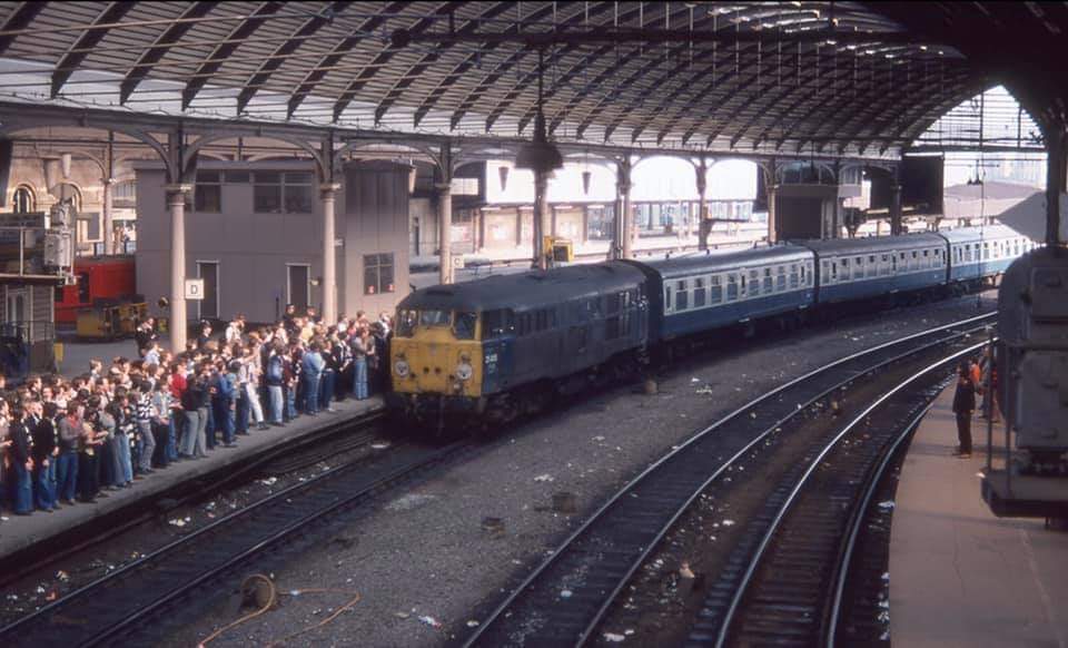 5th April 1980: 31418 draws into the old Platform 8 at Newcastle Central with the last of five “Footex” trains to take Newcastle Utd fans to Seaburn station to watch their team play Sunderland in the Tyne / Wear derby match.
