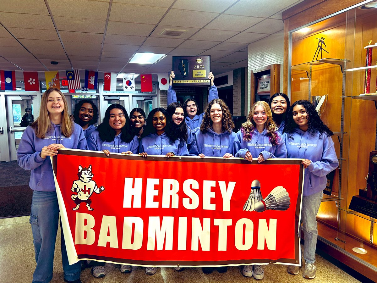WE LOVE A PARADE! 
Proud of these athletes and their many accomplishments on and off the court. Next stop: @IHSAState Tournament. Watch out, Dekalb: Here come the Huskies! 🥳🎉🏸👏🐾