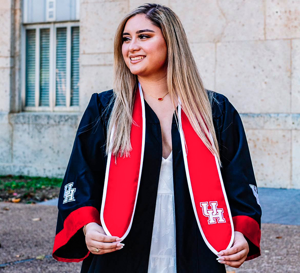 Amazing advice from one of our 4.0 graduates! “It may be a hard journey, but it is worth it in the end. Èchale ganas — you got this!” — Taris Milagros Serrato Read more inspiration from our top undergraduates: uh.edu/education/feat… #UHGrad #ForeverCoogs