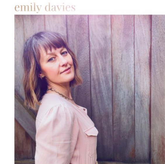 Warm and sunny folk from Emily Davies on new single 'Smoke & Mirrors', out now: listenwithmonger.blogspot.com/2024/05/emily-…