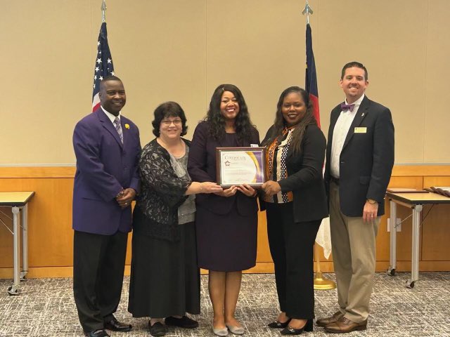 LCS proudly accepts the Purple Star Award! 🌟 This recognition highlights our unwavering commitment to supporting military-connected students and their families. Thank you to our dedicated staff and community for making this achievement possible. #PurpleStarAward #CHOOSETHEHIVE