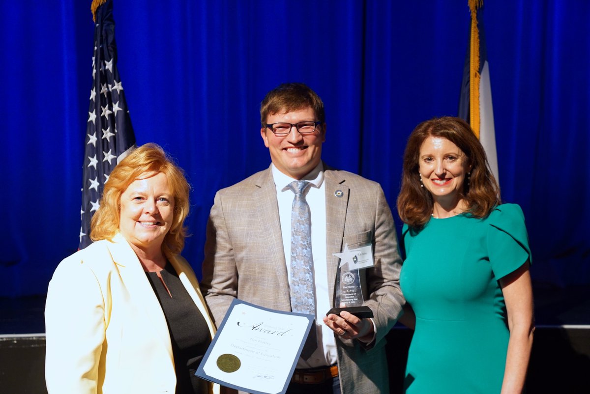 Four staff members from the West Virginia Department of Education (WVDE) were honored for their years of service during the 2024 Public Recognition Ceremony at the West Virginia Culture Center. 🏆 ✅ Ilesa Casto, Program Assistant, Infrastructure and Network Operations - 35