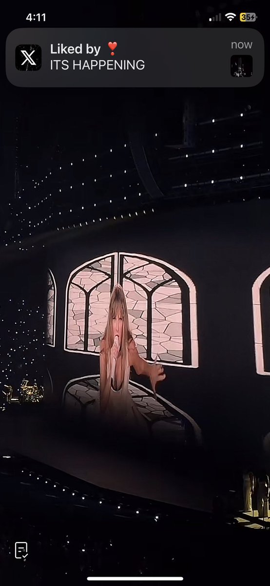 enerianna's tweet photo. need a HD video of this right now https://t.co/NL4q87Ooy5