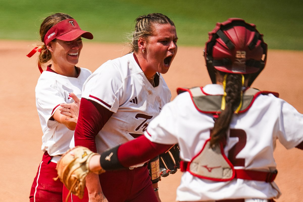SunBelt's tweet photo. 𝗕𝗔𝗞𝗘𝗥’𝗦 𝗕𝗜𝗚 𝗗𝗔𝗬.

Libby Baker’s compete game no-hitter marks her second of the season and the seventh all-time in #SunBeltSB Championship history. ☀️🥎 https://t.co/INfGak5V0B