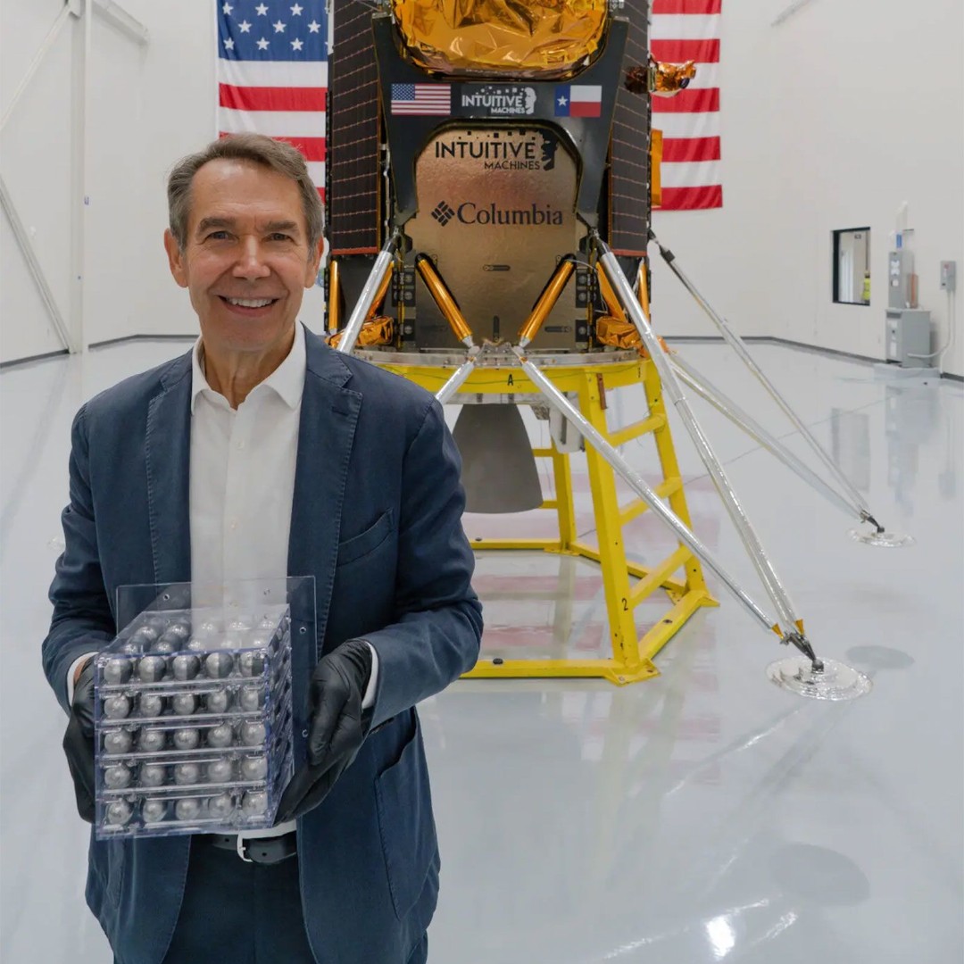 SpaceHumanity's tweet image. Art in space: A new frontier or commercial domain? @JeffKoons’ lunar art &amp;amp; @Nahumartist cultural vision both spark questions: Should we commodify the cosmos or enrich culture? Or can we do both? #ArtTransforms #SpaceForHumanity #CosmicPerspective #ArtInSpace