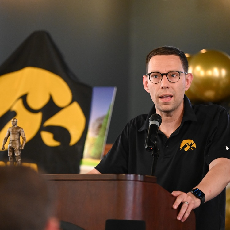 clinton_schools's tweet photo. The Duke Slater Statue and Scholarship Committee hosted a fundraising luncheon with special guest Kirk Ferentz.
It was a great event! Thank you to those that were in attendance!
#DukeSlater #BreakingBarriers https://t.co/5xbJZqg5uj