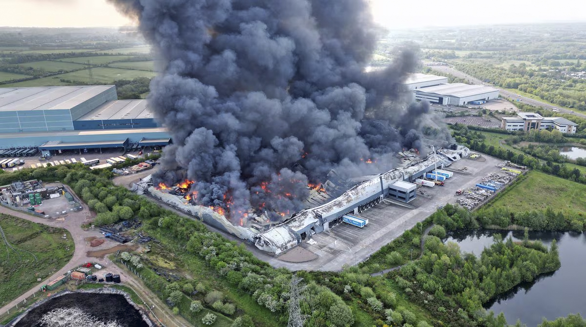 RRT Stafford has been supporting fire crews deployed at the Cannock warehouse fire throughout today. An explosion took place at 6 AM, engulfing the warehouse in flames. Thanks to the fire crew's efforts, the fire is now under control. #rrtcares Photo, Tim Thursfield.