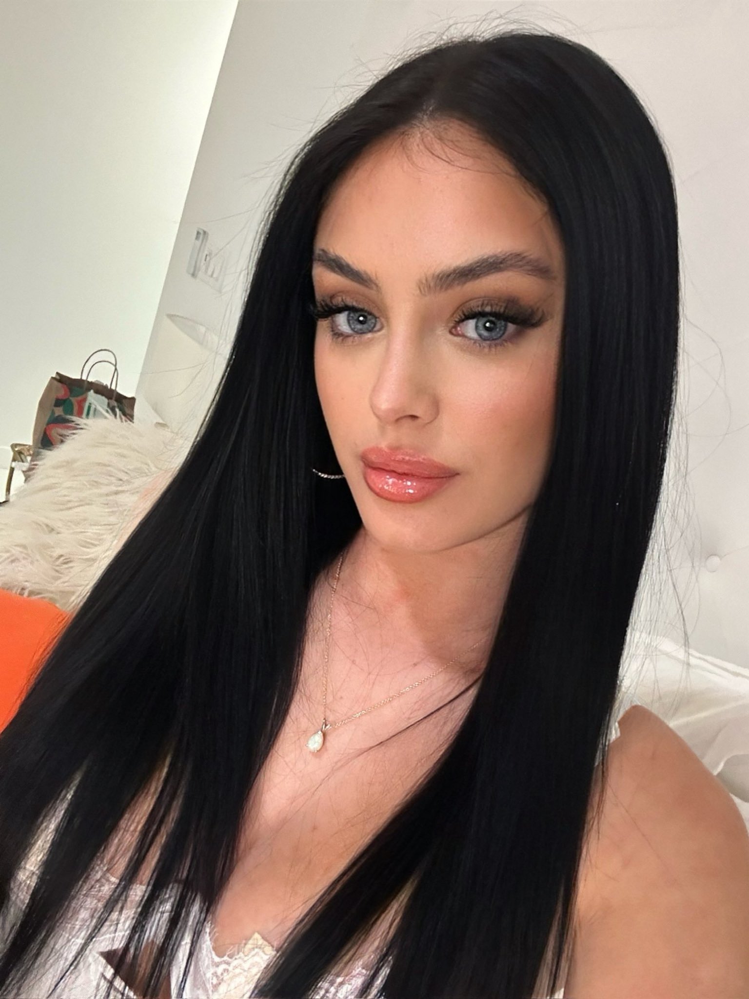 Camilla Araujo on X: "If you're active on, say 'pls' for a free pic (serious) 🤭 https://t.co/gOUsMyJw17" / X