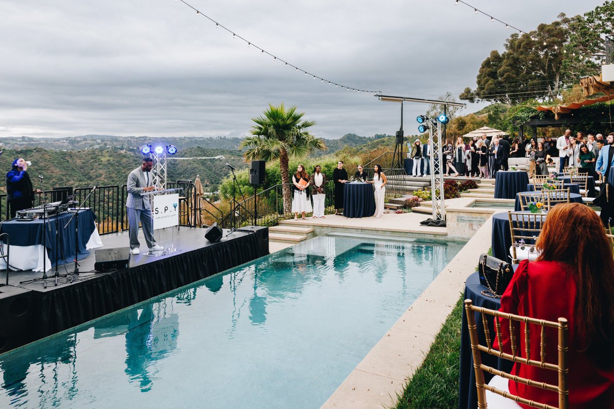 SPY’s Evening of Inspiration is just 1 month away! 

Meet our Program Host: @JermaineCrawford, well known for his incredible portrait of Dukie, in <a href="/HBO/">HBO</a>  <a href="/TheWire/">TheWire</a>, a youth who faces the challenges of being unhoused. 

Tickets available here: give.safeplaceforyouth.org/event/spys-eve…