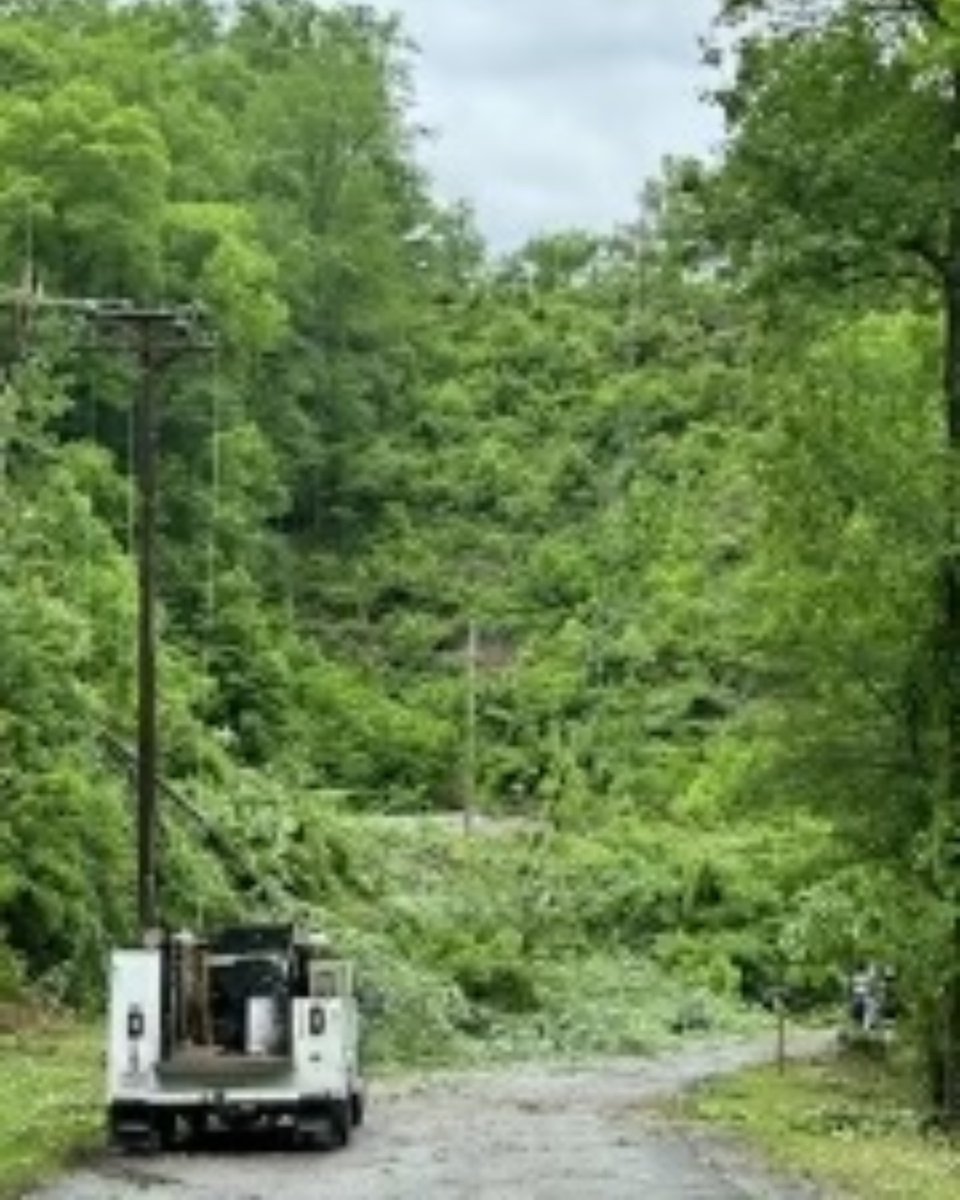 ⛈️ Fontana Village Resort & Marina near Fontana Dam in Western North Carolina was among several areas across the Valley hit hard by damaging storms Wednesday night. @TVAnews transmission crews are on the scene and working diligently to safely restore power. 👷🏾‍♀️👷🏼