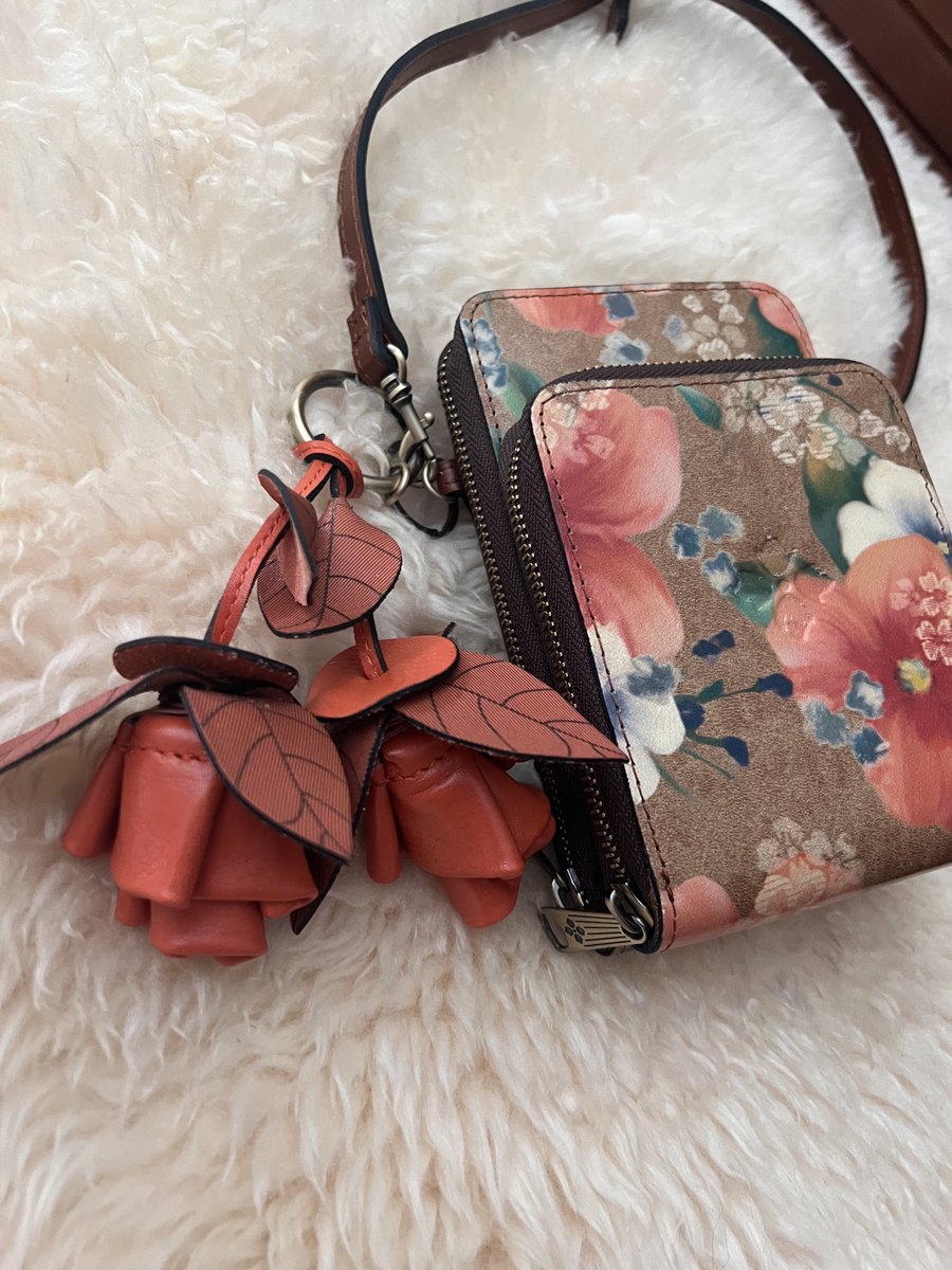 Some amazing #Gifts for #MothersDay 2024. Check out #beauty and #fashion gifts that would bring joy and smiles every day. #gift #giving #giftsforher #women #bag #purse #PatriciaNash bit.ly/3Ugoqrt