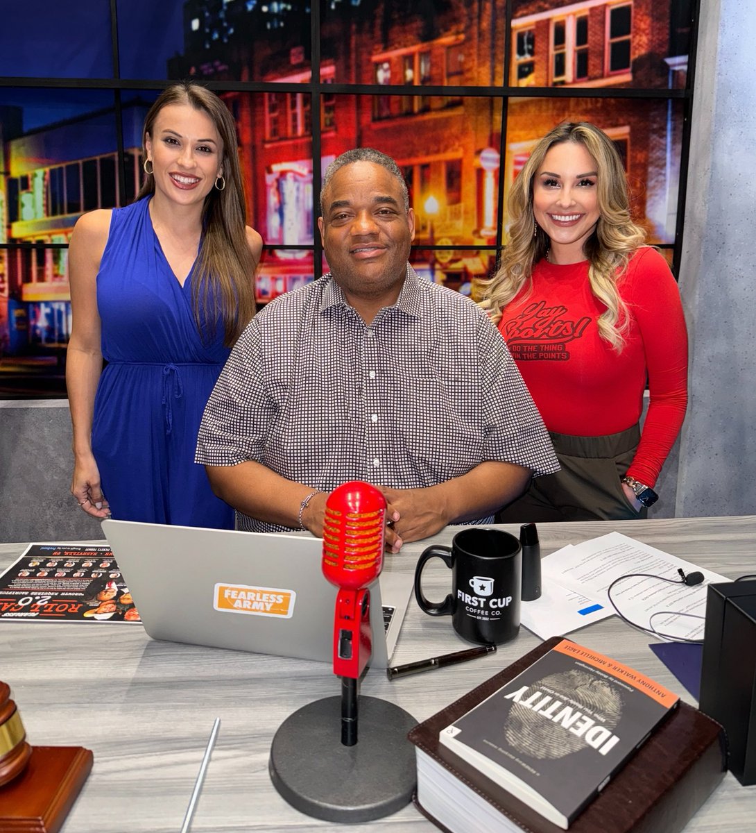 The best part about being in Nashville?! Jumping on @WhitlockJason’s show and hanging with the lovely @littlemissjacob & @ShemekaMichelle (remotely 😉)!