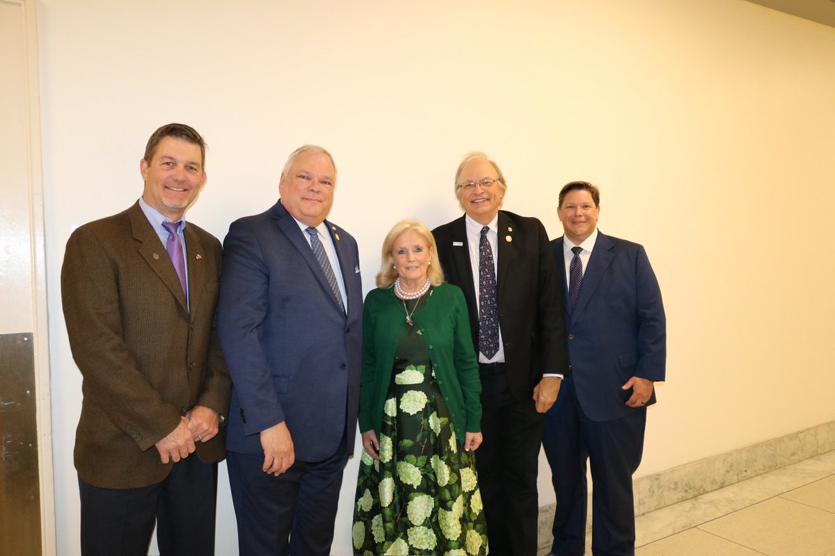 As someone who has asthma & serves as co chair of the Asthma & Allergy Caucus, I understand the importance of supporting programs that serve Americans living with this disease It was great to join @AllergyAsthmaHQ to discuss our work to lift burdens created by asthma & allergies
