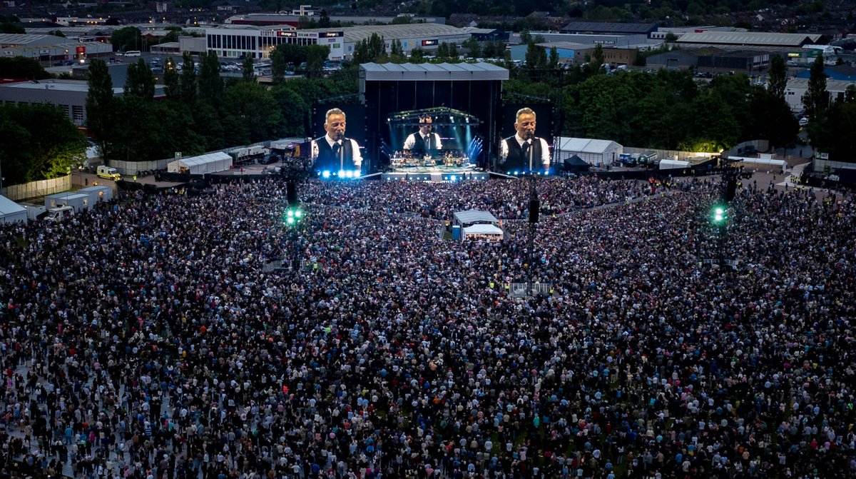 Boucher, you looked class ! Bruce Springsteen finishing up on stage here at Boucher Road in Belfast tonight. An estimated one million fans across the island of Ireland will have experienced the musical powerhouse when he wraps up the Irish leg of his tour this month. @BelTel