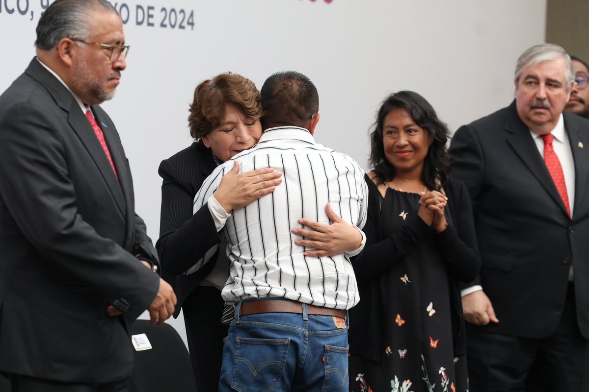 delfinagomeza's tweet photo. Este Gobierno siempre será de puertas abiertas y hoy recibimos a integrantes del Colectivo “Haz Valer mi Libertad” y de organizaciones defensoras de derechos humanos, a quienes reconocemos su vocación y su tenacidad.

Gracias a la disposición y al trabajo en equipo de colectivos y de las distintas autoridades, se logró este acto de sensibilidad y justicia social.

Reitero mi compromiso como Gobernadora Constitucional del Estado de México de atender, en el marco de las facultades que la ley me otorga, los casos que ameriten la intervención del gobierno estatal en la defensa de las causas justas, principalmente de personas en condición de vulnerabilidad.