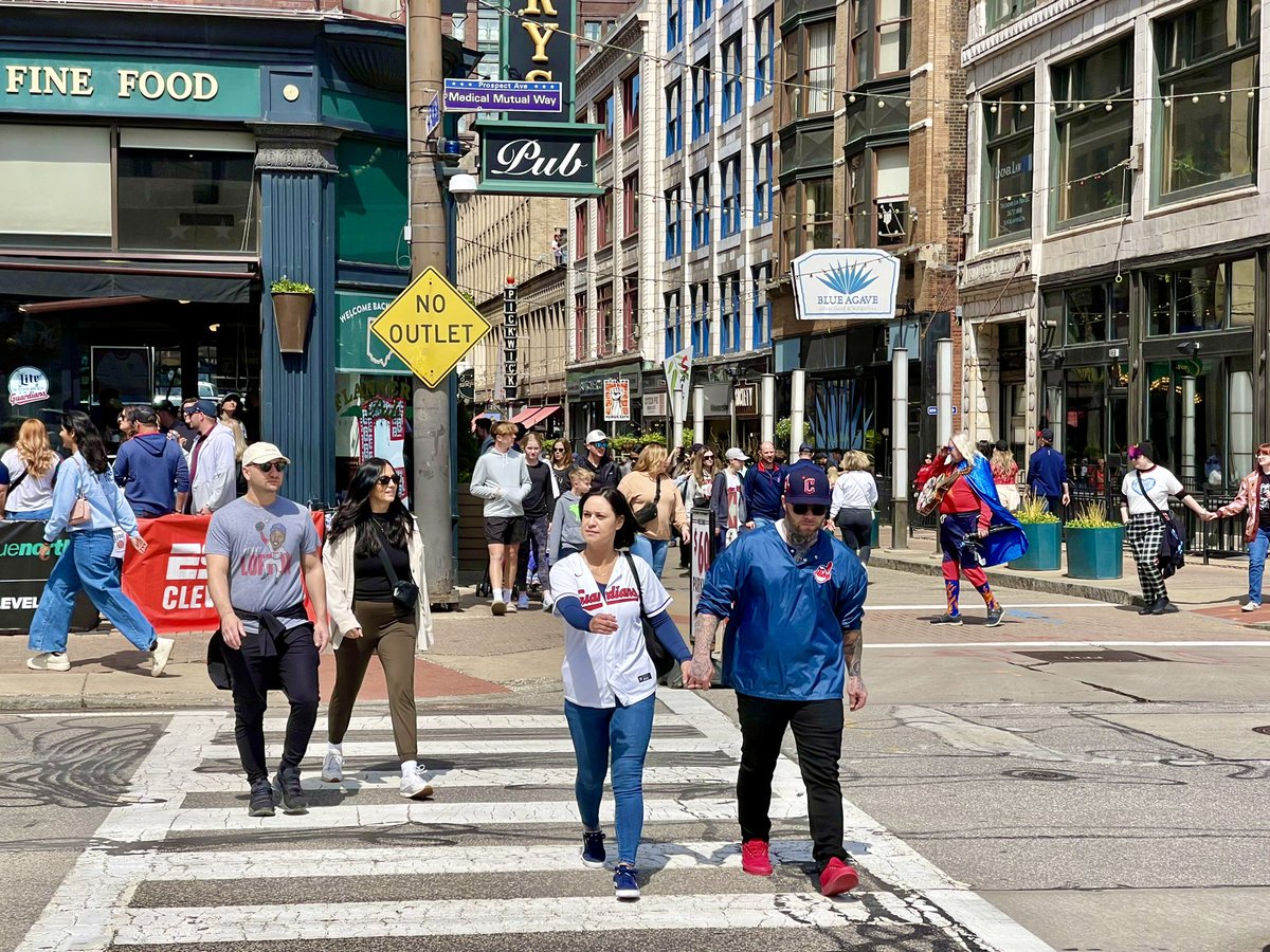 👣 Downtown Cleveland’s weekend foot traffic hit pre-pandemic levels in April at 100% recovery!🥳 📈Downtown Cleveland, Inc. is your go-to organization for all data concerning Cleveland’s core. Check out our Downtown Data Dashboard for the latest stats! downtowncleveland.com/data-dashboard