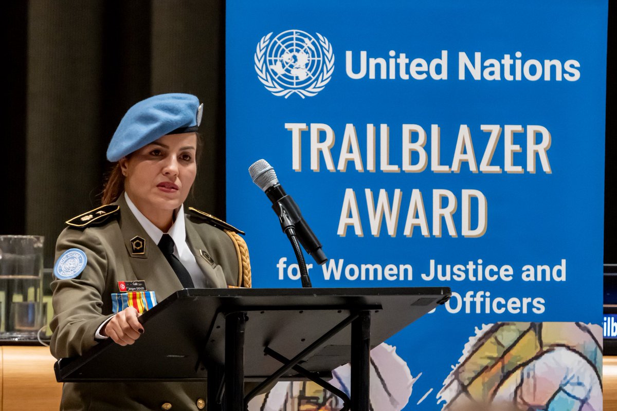 My congratulations to Major Ahlem Douzi of Tunisia, who received the @UN Trailblazer Award for Women Justice & Corrections Officers this week. Her achievements highlight the vital importance of women #ServingForPeace. peacekeeping.un.org/en/major-ahlem…