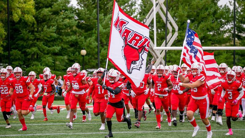 Thank you so much to @Coach_Suta of @Marist_Fball for visiting me today.  Had a great conversation and can’t wait to take a look around campus and showcase my skills during their camp. 🦊 🚨 #GoRedFoxes