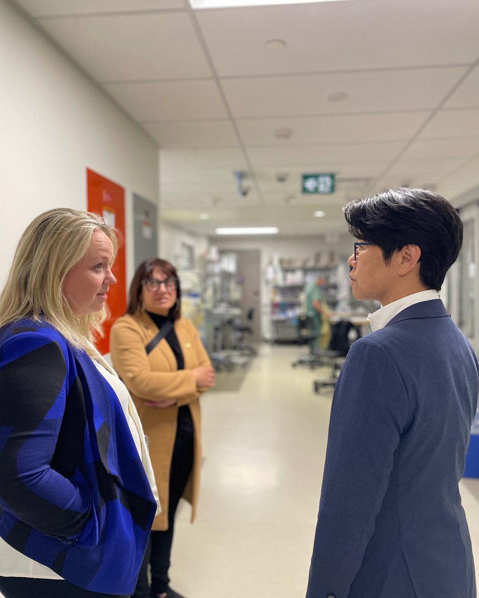 Thank you to the hard-working nurses at St. Michael's Hospital and the @RNAO for yesterday's tour in honour of #NursingWeek! I am eternally grateful for the heroes behind the scenes who tirelessly uphold our healthcare system. 1/2