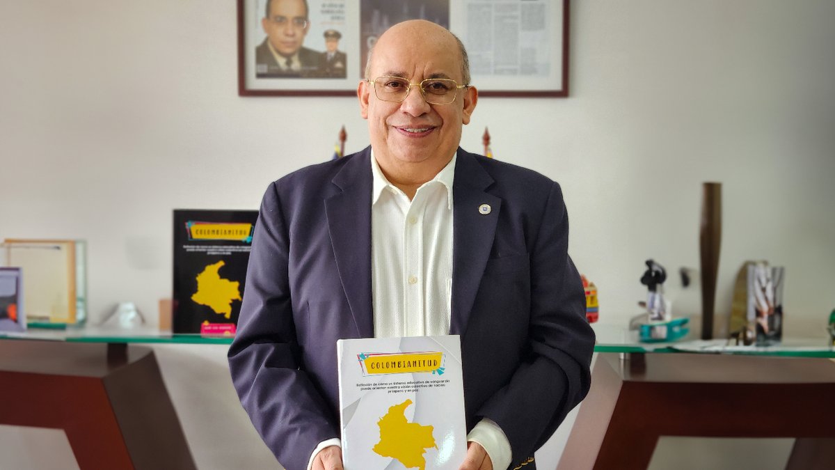 #UNADEnMedios 📺📻📰 📻 @CaracolRadio se refirió a COLOMBIANITUD 🇨🇴, el más reciente libro publicado por el rector de la UNAD, @JaimeLeal_ 👀 Entérate de esta noticia que nos llena de un inmenso #OrgulloUnadista  🧡💙 noticias.unad.edu.co/index.php/unad…