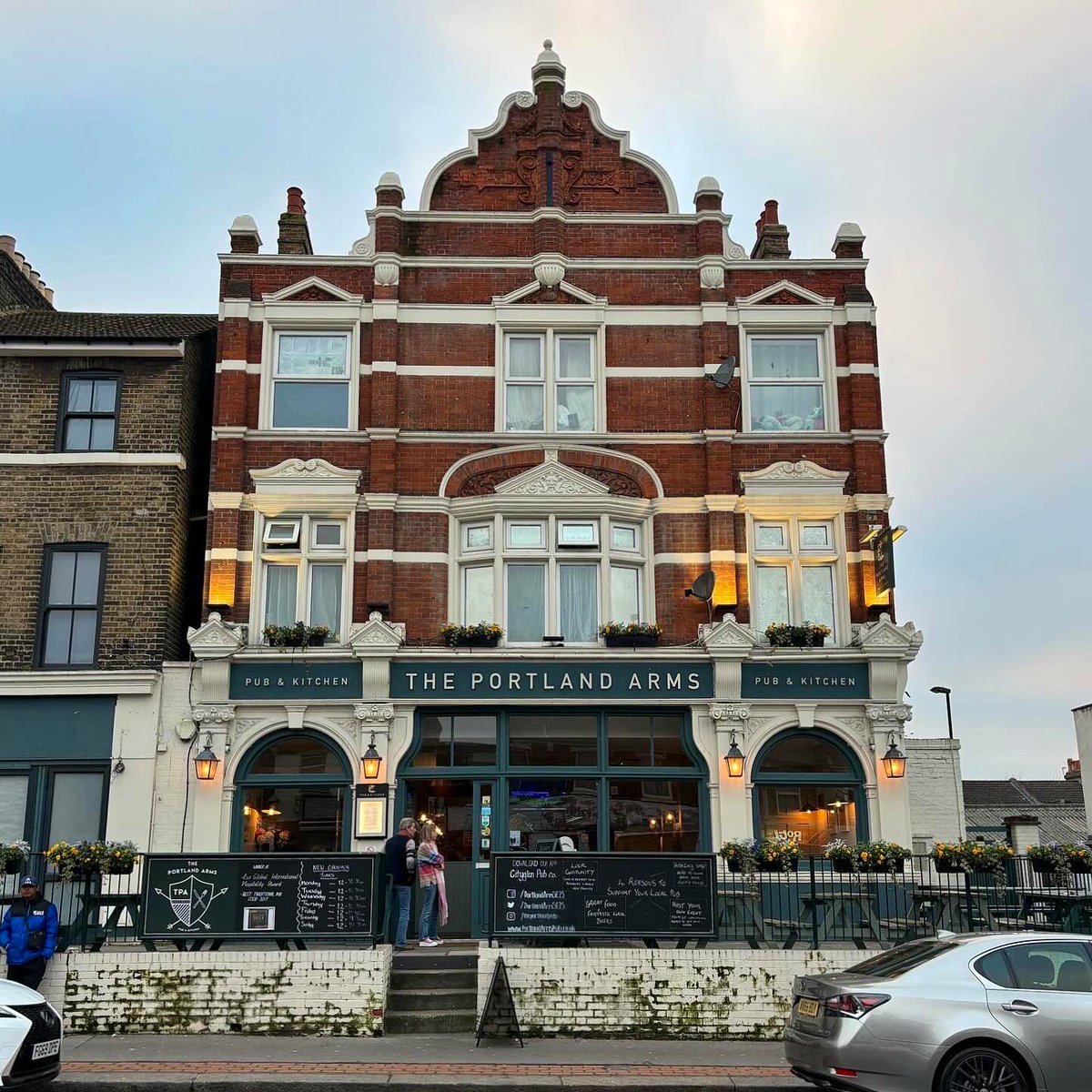 The Portland Arms
📍152 Portland Rd, London SE25 4PT
🚇 Norwood Junction
🍺 £5.70 Cruzcampo

A Superb Welcoming Local.

#londonpub #pub #crystalpalace #Victorian #local #southlondon #portlandarms #southnorwood 

Full feature on Instagram and Facebook, link in bio. 🍻