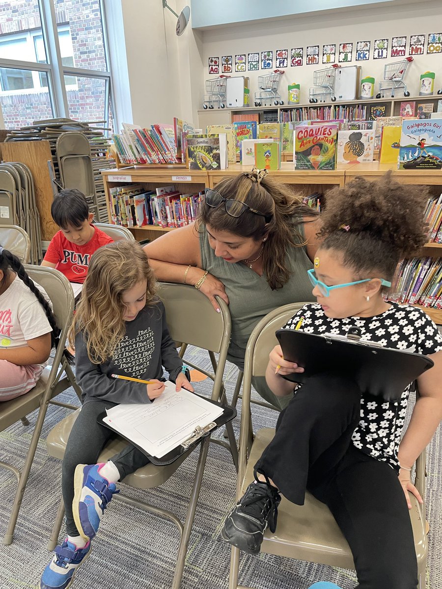 Listening to our students voices… Mrs. Macias meets with our KinderLeaders to speak and write about their “Year in Kindergarten” @OssiningSchools @ParkPrinc @EMercadoAP