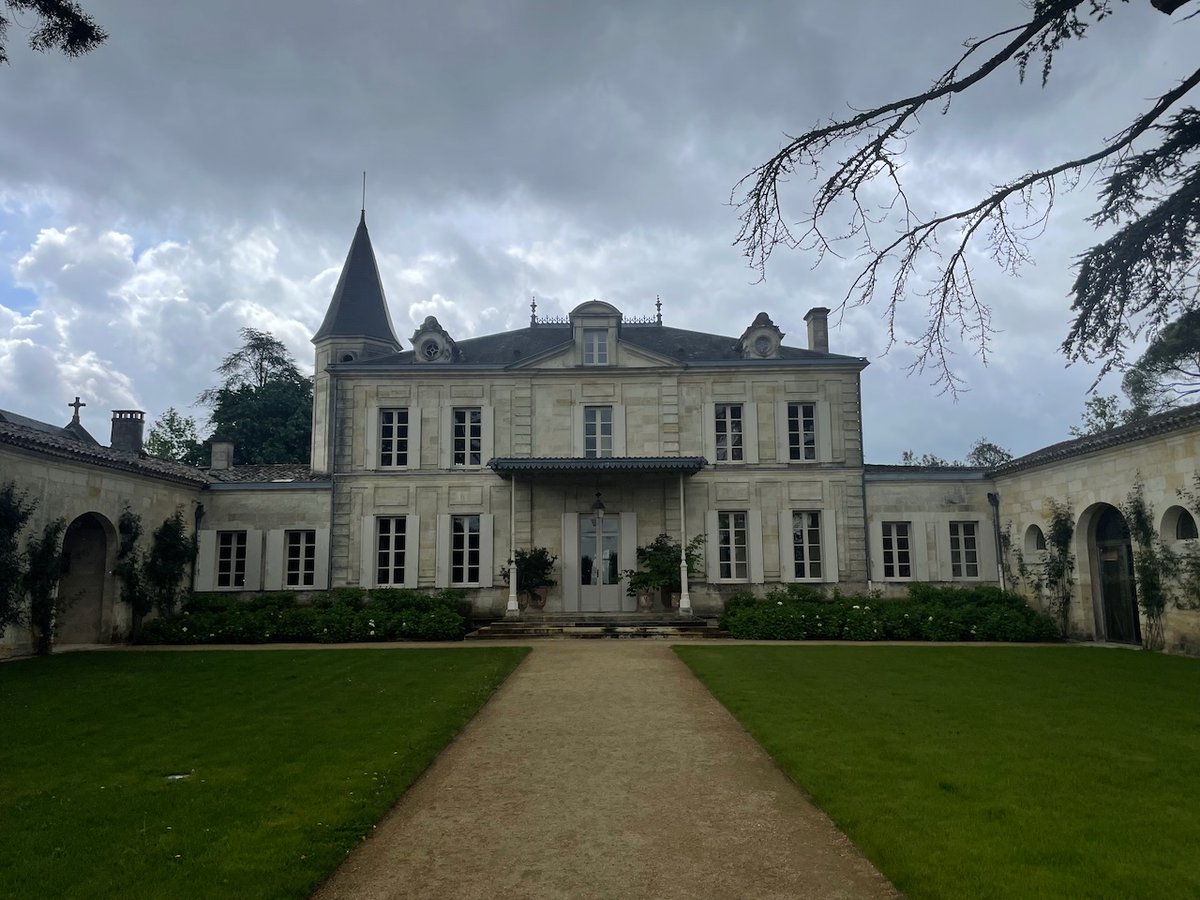 Live: Bordeaux 2023 Vintage Report, with pictures and recommendations, in Dutch: bolomey.nl/media/bordeaux… Photo: Cheval Blanc, 25 April 2024
