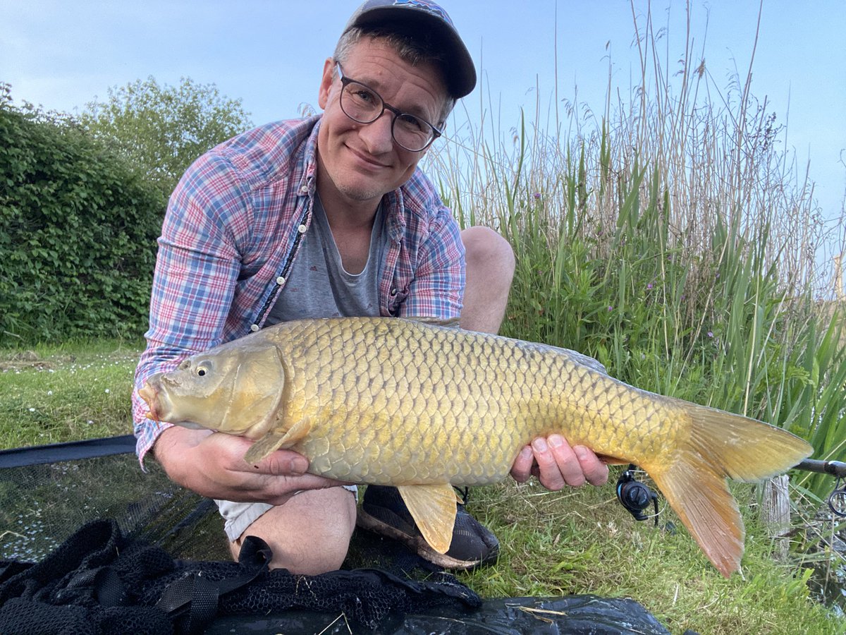 Celebrated the new fishing book coming out today in the perfect place after work! Two hours with one loaf of bread brought six lovely carp to the net - with this double being the pick of the bunch. Really did take me back to my first day’s fishing! 🎣🐟🎣🐟