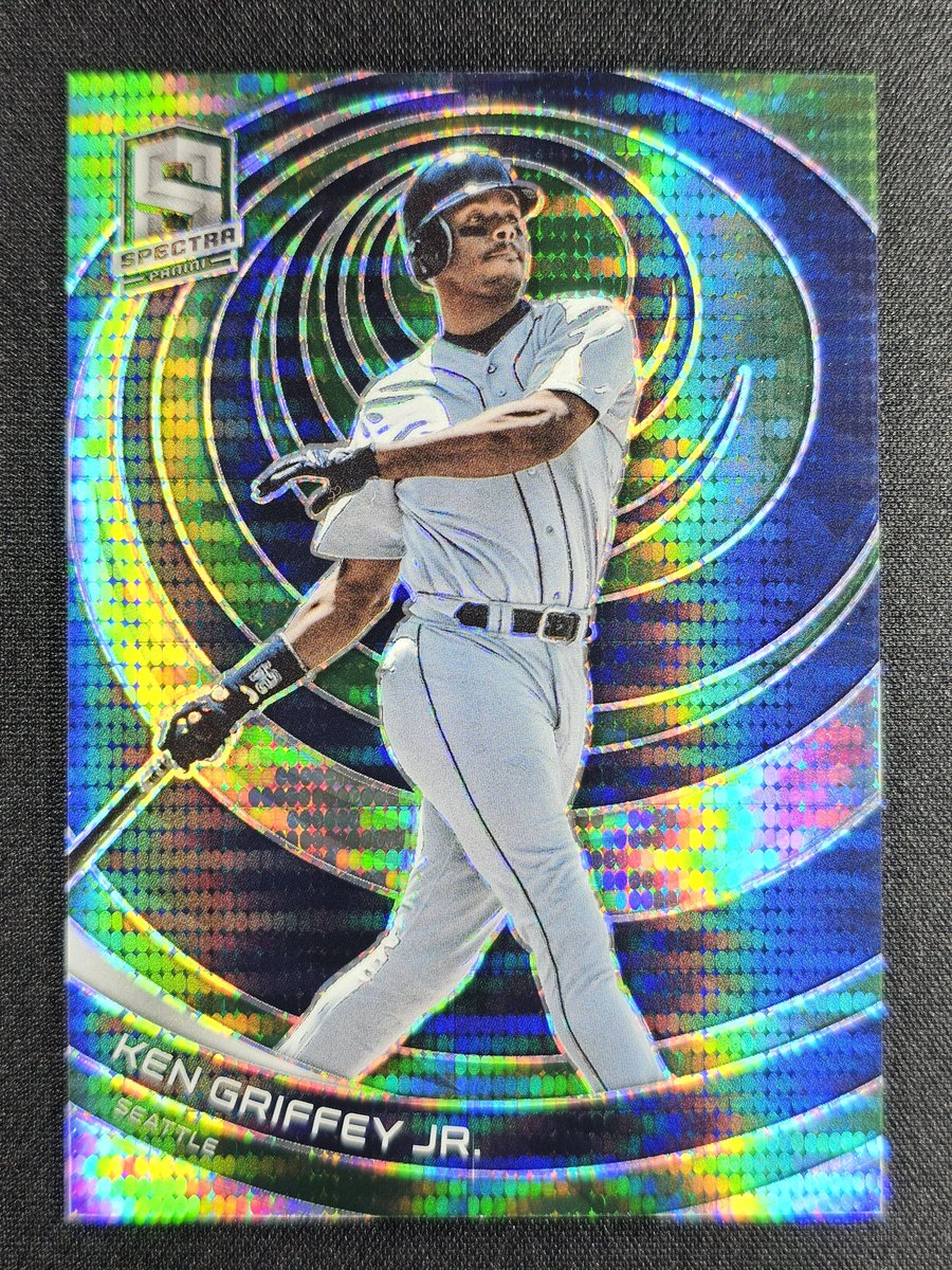 #tankstax til TONIGHT! $4 flat shipping

Ken Griffey Jr 2023 spectra green Pulsar prizm /25

$35