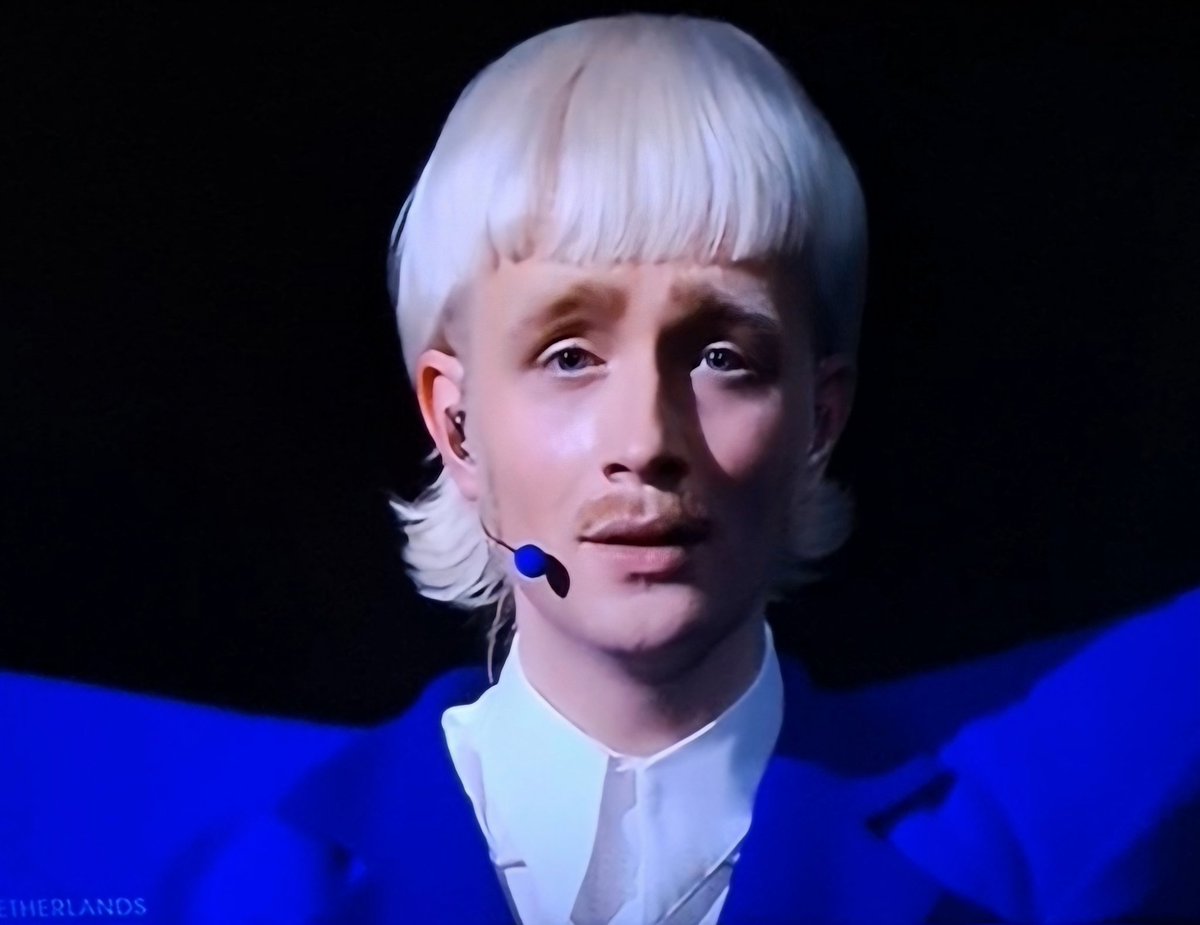 So, the Netherlands Eurovision entry, from Joost Klein, 'Europapa' has just took me from 'what in the actual fuck' to nearly in tears in the space of a minute..

Jesus. What is happening to me!

C'mon Netherlands! 🇳🇱 

#eurovision2024 #Netherlands