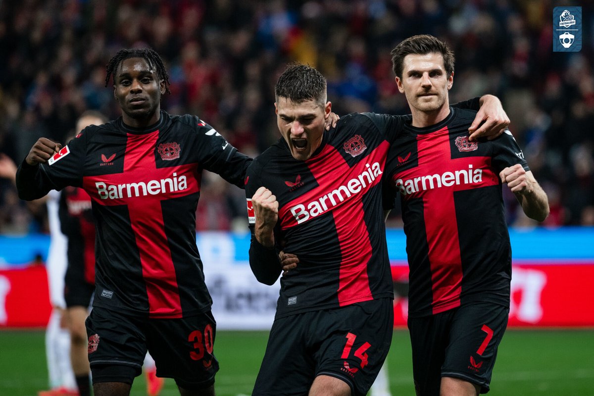 Footballogue's tweet photo. 𝐒𝐀𝐈𝐒𝐎𝐍 𝐃𝐄 𝐌𝐀𝐋𝐀𝐃𝐄 DE XABI ALONSO ET SES HOMMES, QUELLE DINGUERIIIIE !!! 🤯

🏆 Champion de Bundesliga

⏳ Finaliste de l'Europa League

⏳ Finaliste de la Coupe d'Allemagne 

Imaginez le triplé, ce serait PHÉ-NO-MÉ-NAL !!! https://t.co/wEvqOjIzd5