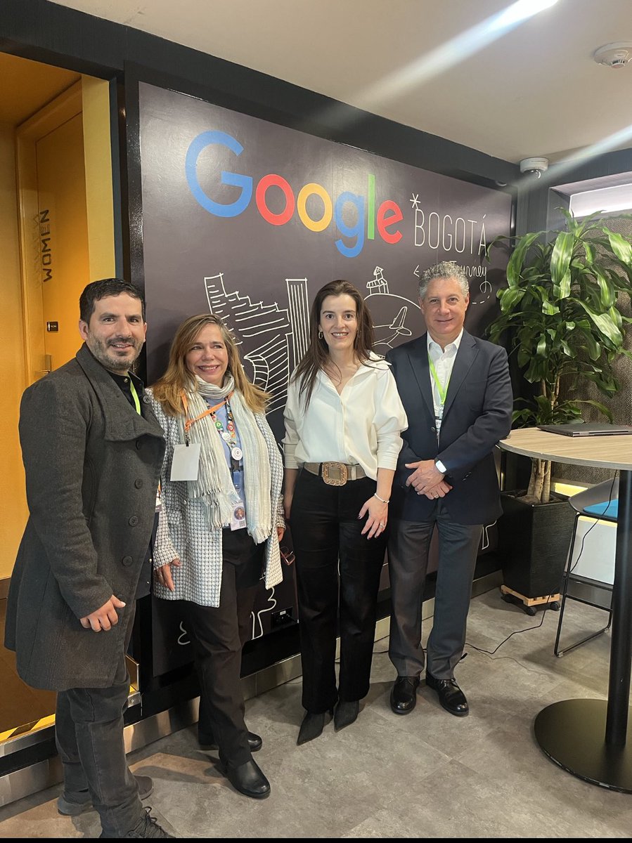 AndresCarboA's tweet image. Estuvimos acompañando  a  una empresa @servinformacion @GoogleColombia del #ClusterSoftware liderado por el @CamaraComercioBogota de una solución logística con Inteligencia Artificial Generativa para solucionar retos que tienen las pymes